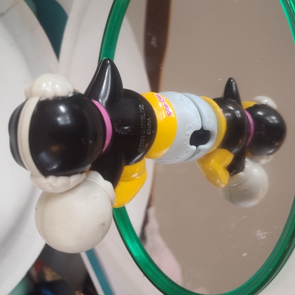 Mattel Pop-onz Penguin Figure Toy Bow Tie & Snowball 3" – Vintage Mirror Gift - Picture 3 of 7